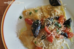 Ravioli Cacio e pepe con le cozze