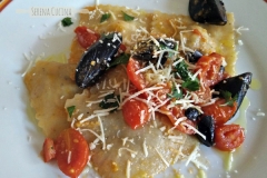 Ravioli Cacio e pepe con le cozze