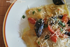 Ravioli Cacio e pepe con le cozze