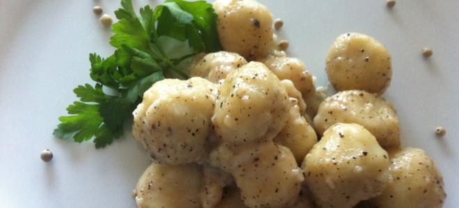 Gnocchi ripieni cacio e pepe