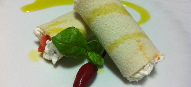 Cannoli di pane, stracciatella e pomodori datterini