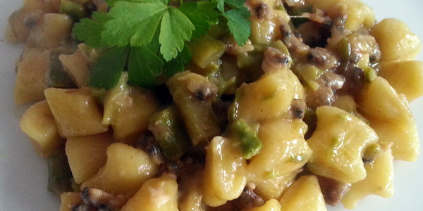 Gnocchetti allo zafferano con lupini e asparagi