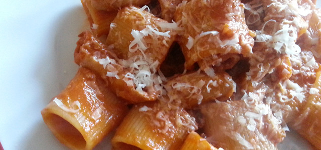 Mezzi paccheri alla pajata