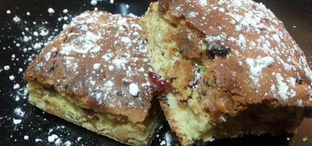 Biscotti rustici con cioccolato bianco e bacche di goji