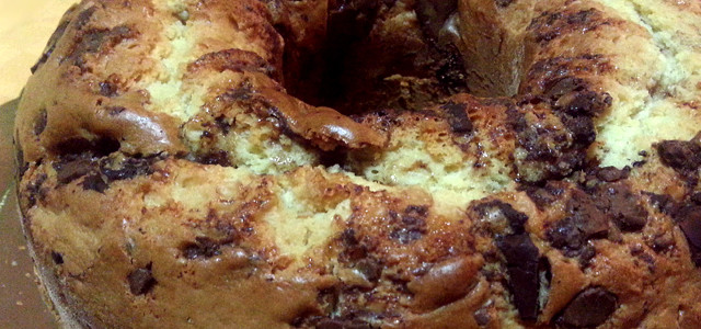 Ciambellone con scaglie di cioccolata