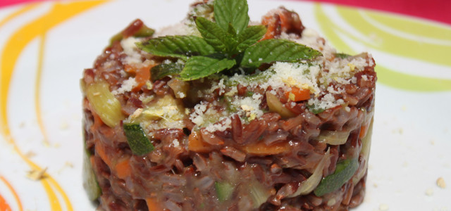 Risotto rosso integrale alle verdure dell’orto