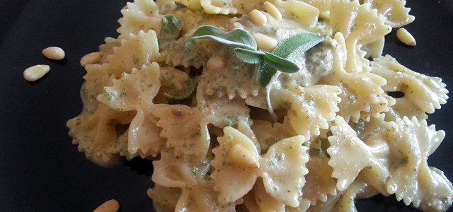 Farfalle con pesto di salvia