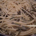 Spaghetti aglio, olio, peperoncino e asparagi selvatci